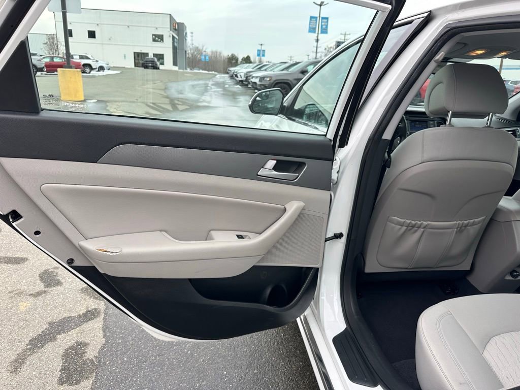 Used 2016 Hyundai Sonata SE image 19