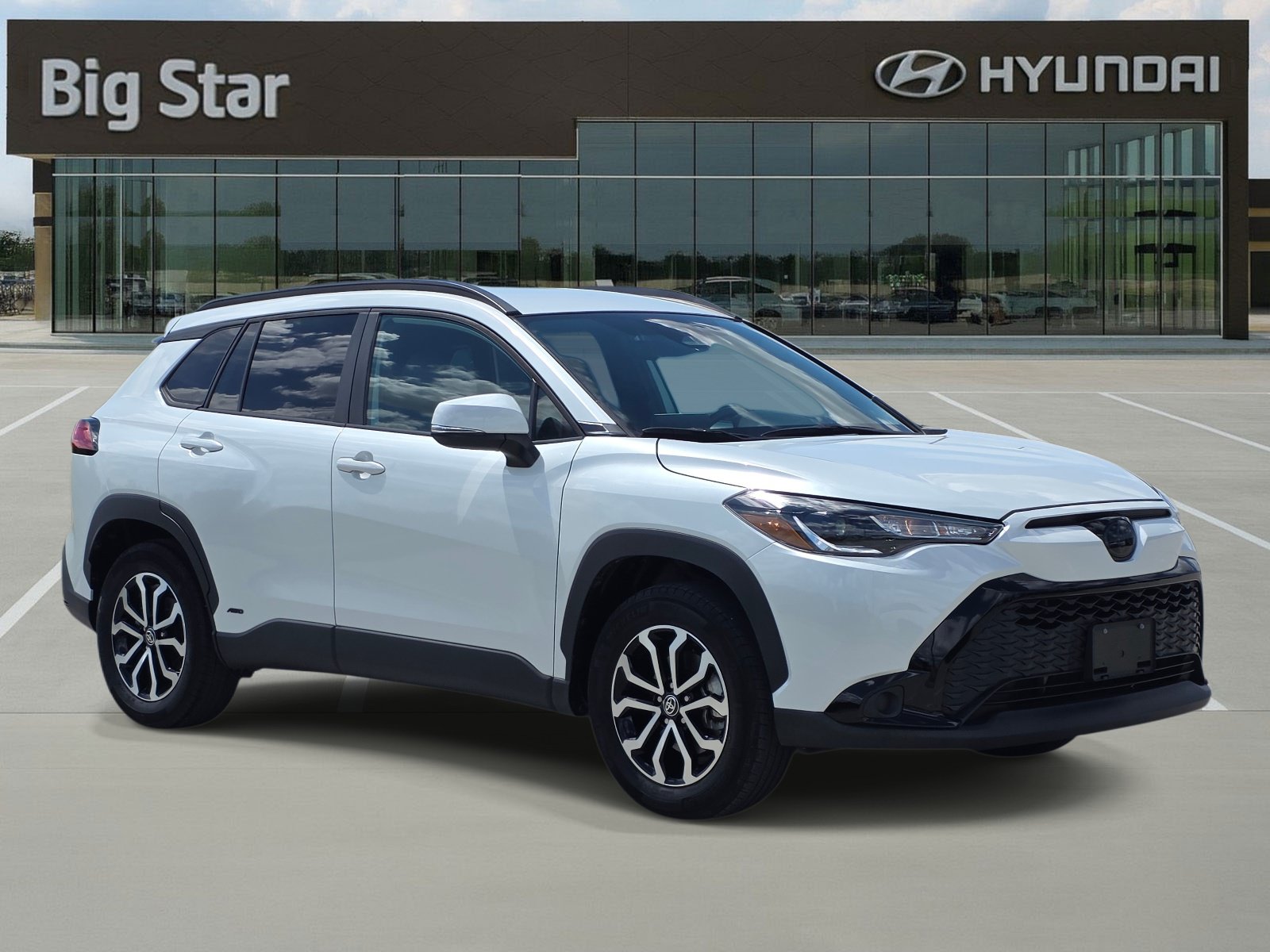 Used 2023 Toyota Corolla Cross AWD Hybrid image 6