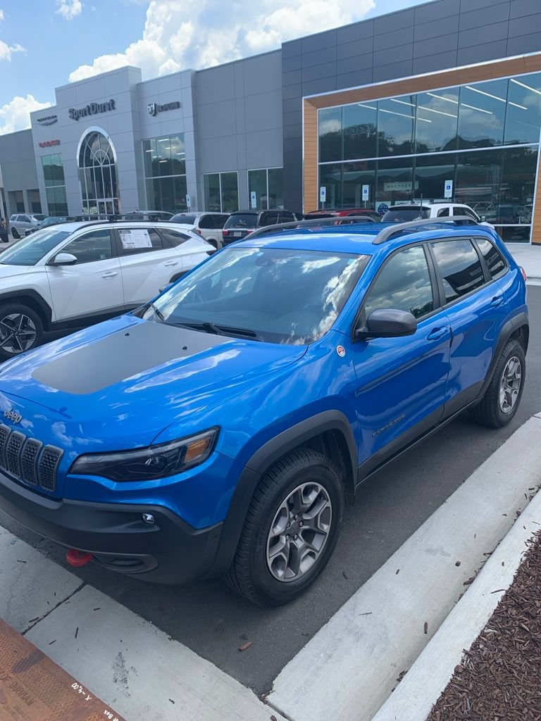 Used 2020 Jeep Cherokee Trailhawk w/ Technology Group AWD/4WD image 2