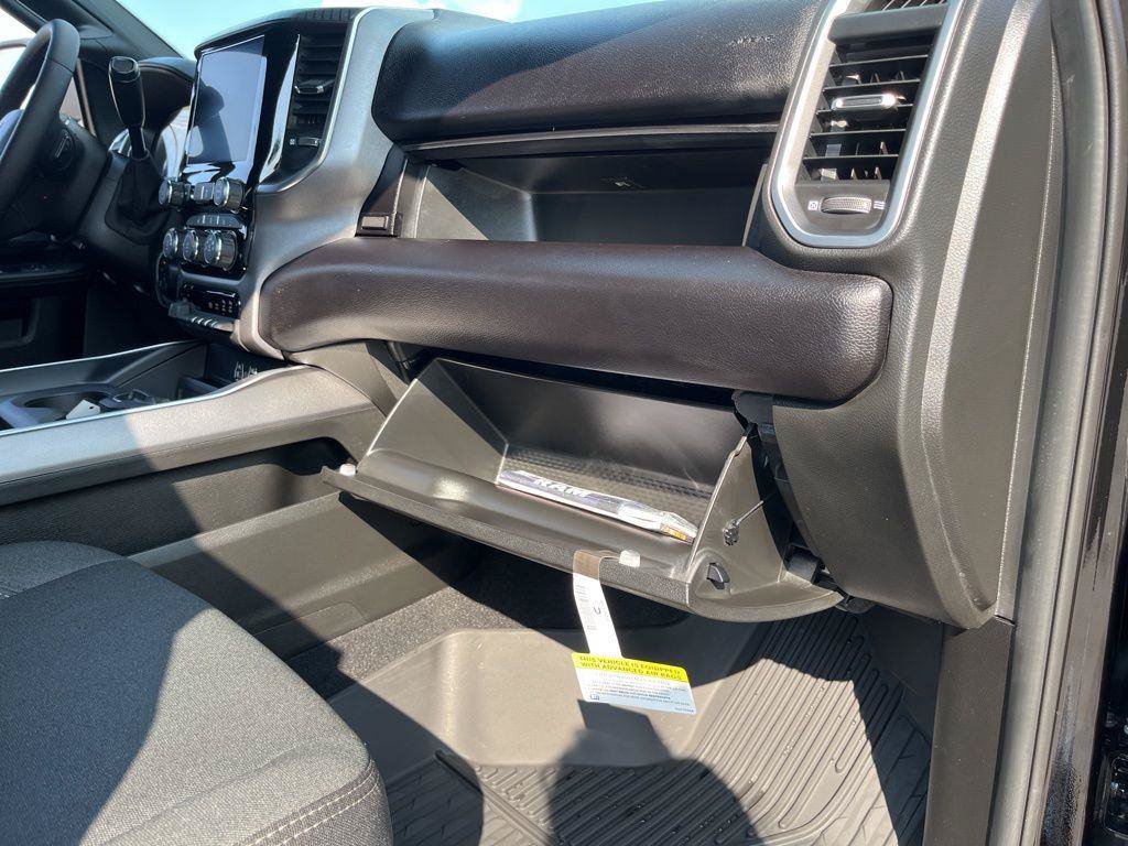 New 2025 RAM 2500 Big Horn AWD/4WD image 34