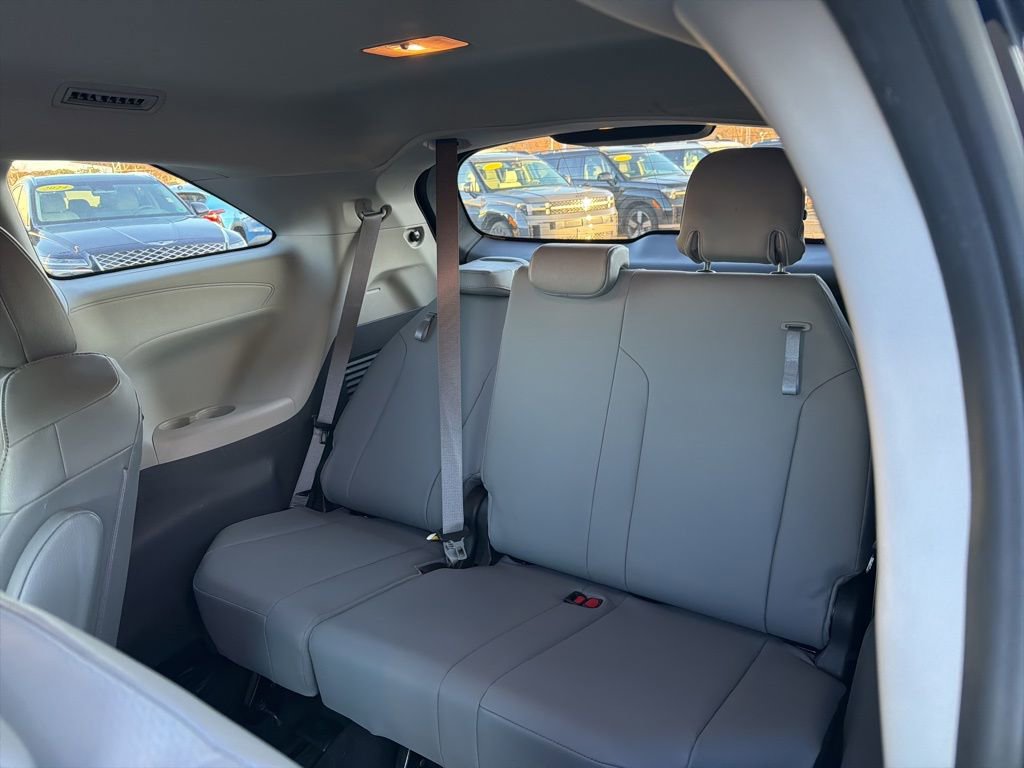 Used 2021 Toyota Sienna XLE image 21