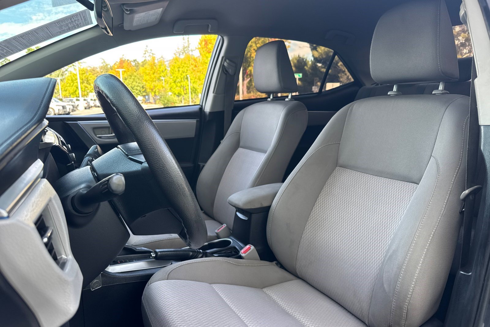 Used 2015 Toyota Corolla LE FWD image 5