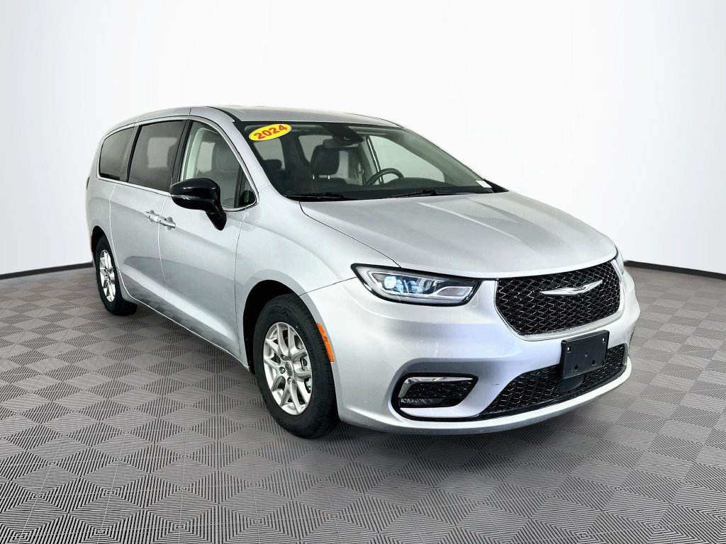 Certified 2024 Chrysler Pacifica Touring-L FWD image 2