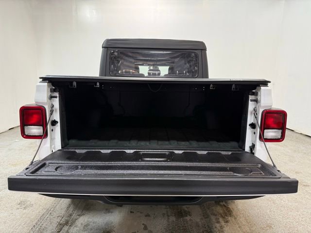 Used 2022 Jeep Gladiator Sport image 9