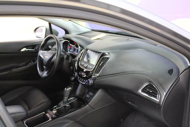 Used 2019 Chevrolet Cruze Premier FWD image 10
