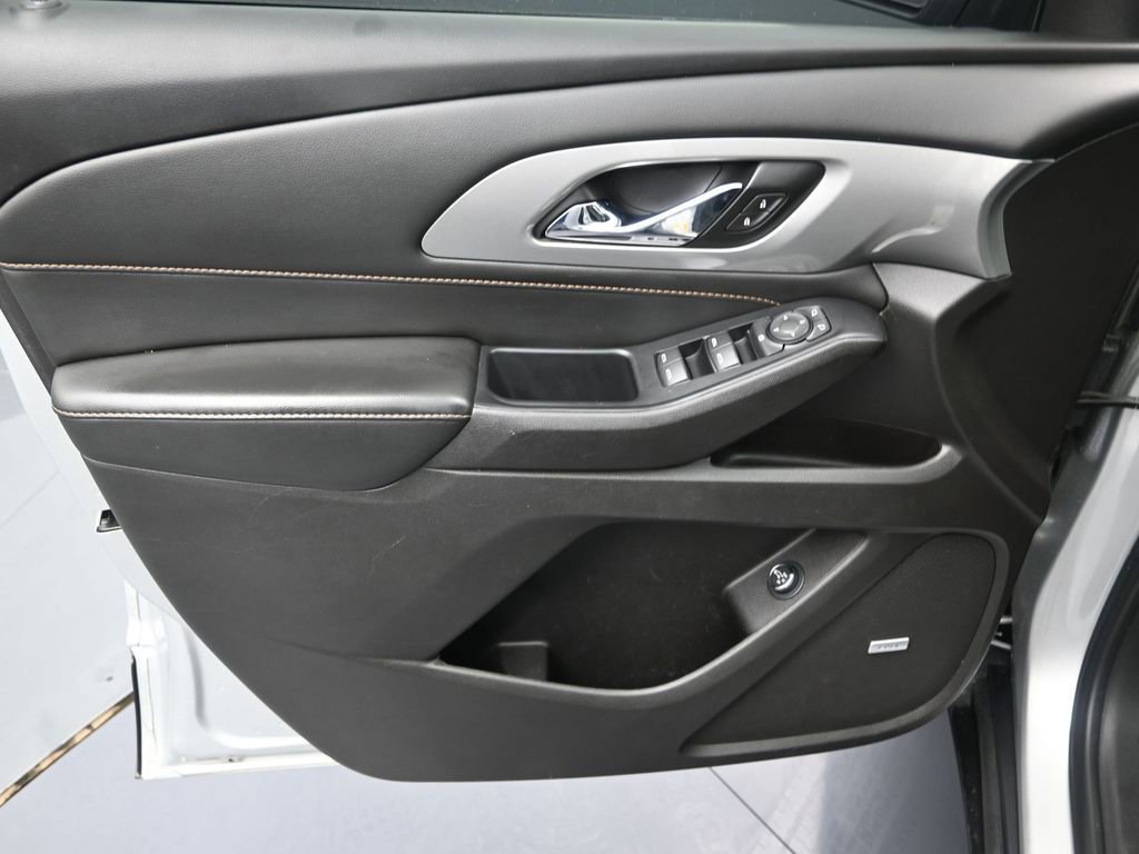 Used 2021 Chevrolet Traverse RS FWD image 11