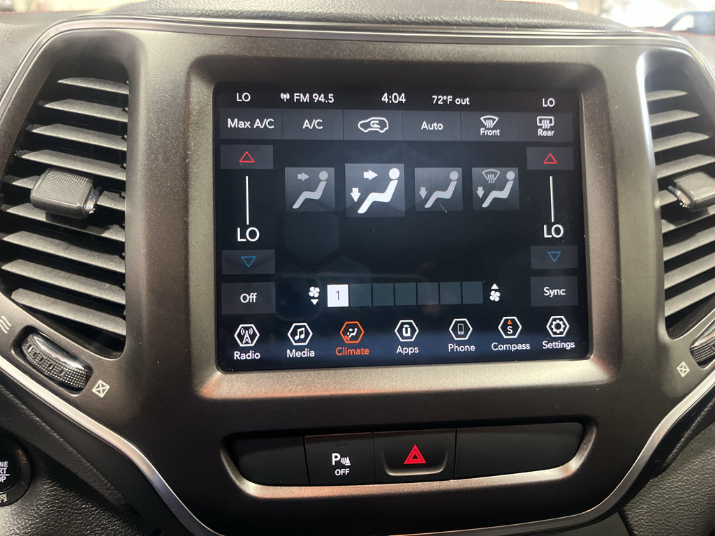 Used 2020 Jeep Cherokee Trailhawk AWD/4WD image 31