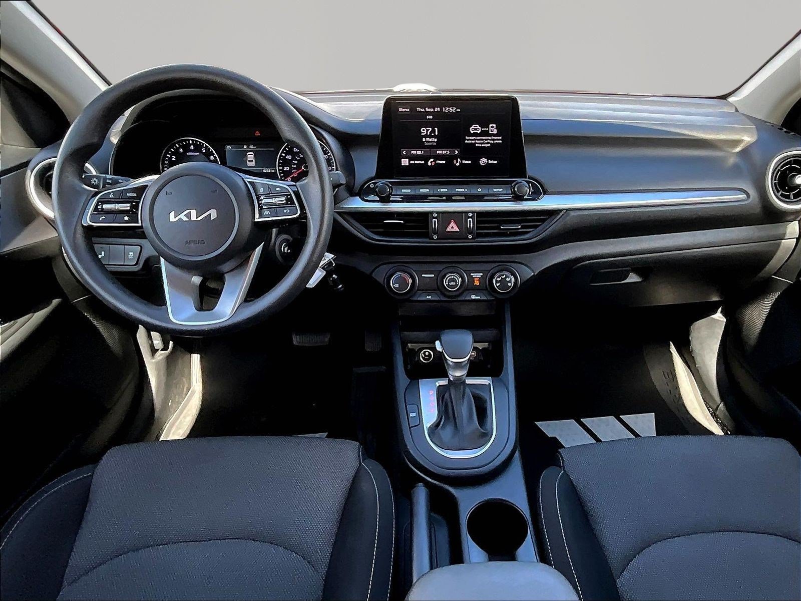 Used 2024 Kia Forte LXS w/ LXS Technology Package FWD image 7