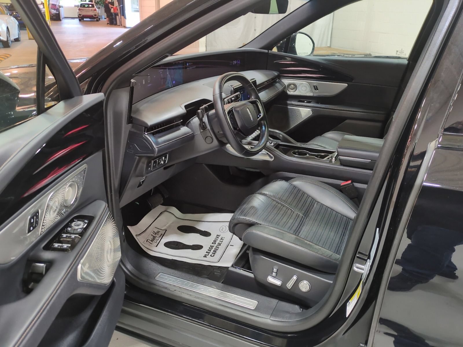 Used 2024 Lincoln Nautilus Reserve w/ Equipment Group 203A AWD/4WD image 17