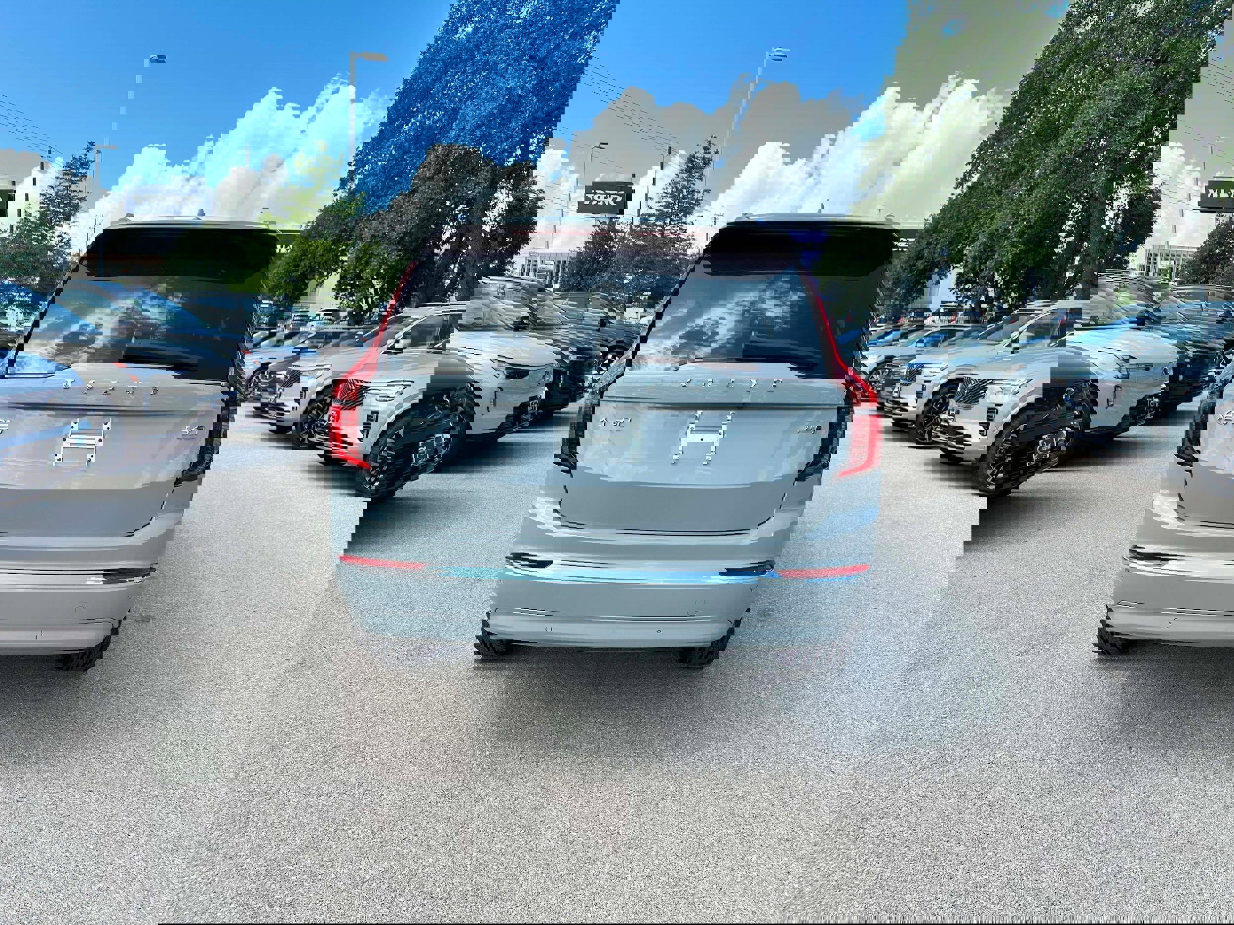 New 2026 Volvo XC90 B6 Core image 5