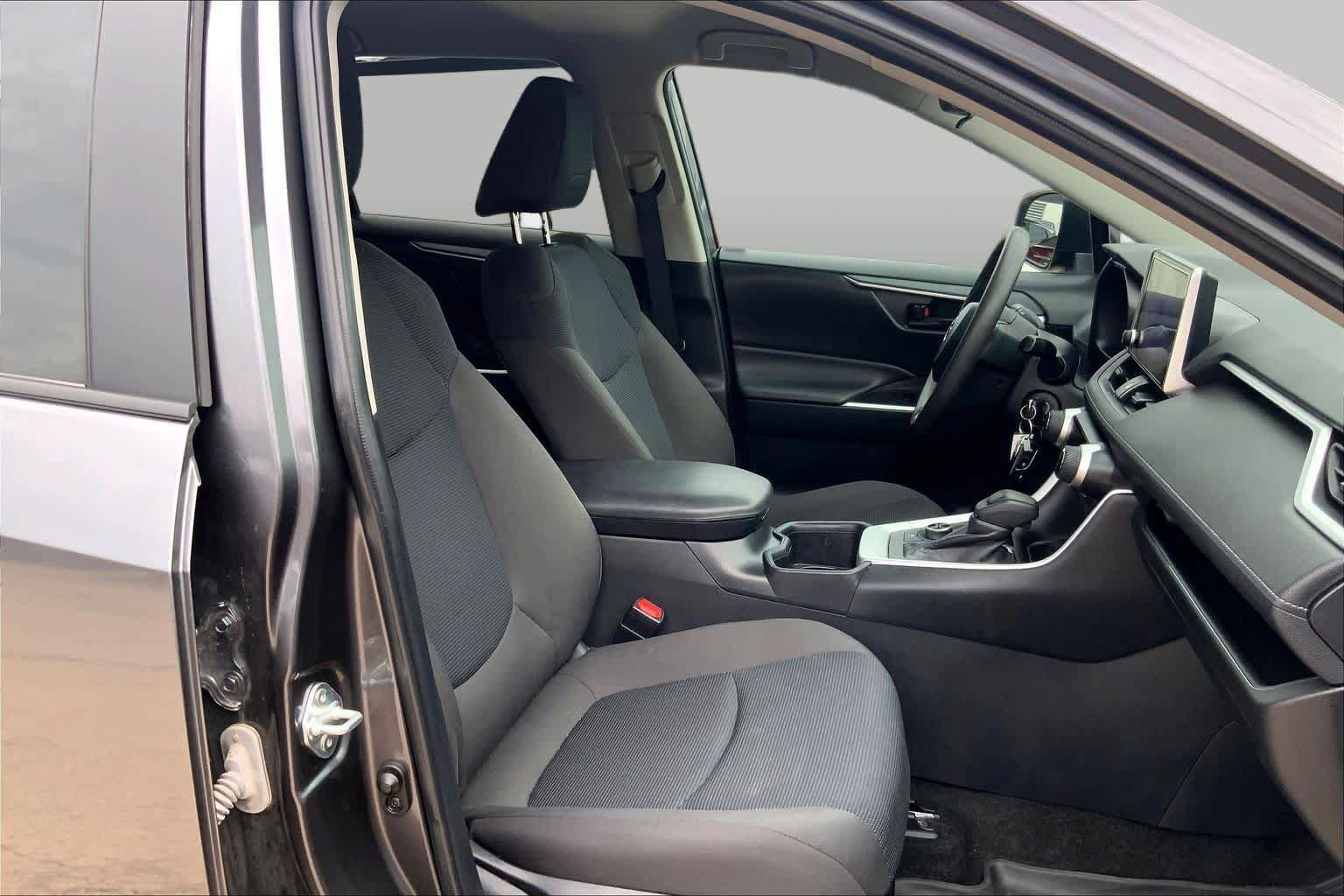 Used 2023 Toyota RAV4 LE AWD/4WD image 9