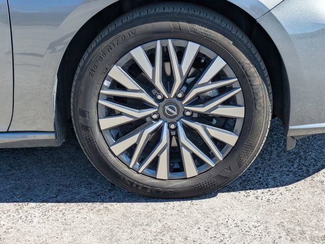 Used 2025 Nissan Altima 2.5 SV image 12