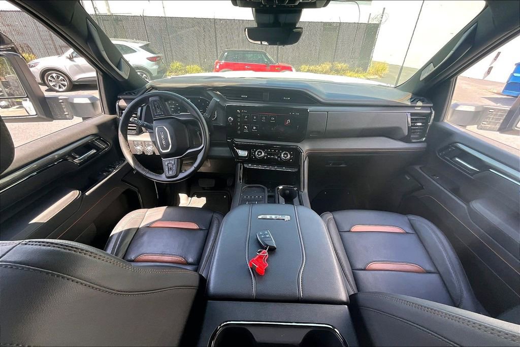 Used 2025 GMC Sierra 2500 AT4 w/ AT4 Premium Plus Package image 8
