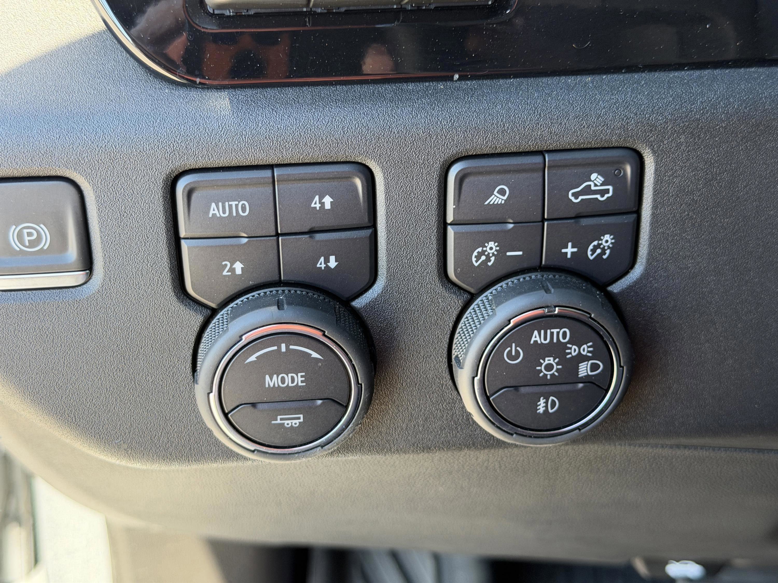 Used 2024 Chevrolet Silverado 1500 High Country w/ Technology Package AWD/4WD image 24