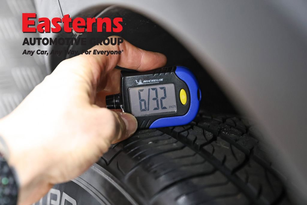 Used 2018 Chevrolet Trax LT w/ LT Convenience Package image 24