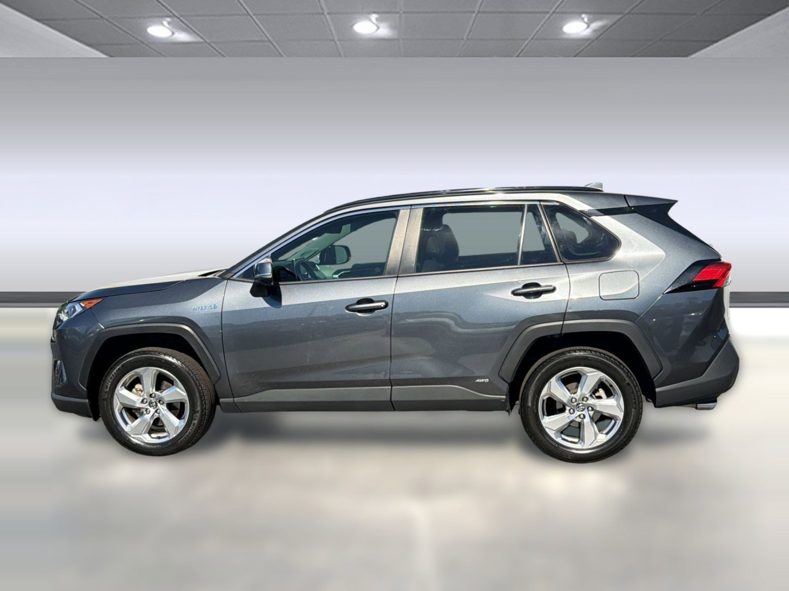 Used 2021 Toyota RAV4 XLE Premium AWD/4WD image 2