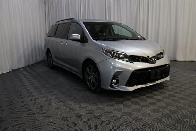 Used 2018 Toyota Sienna SE image 28