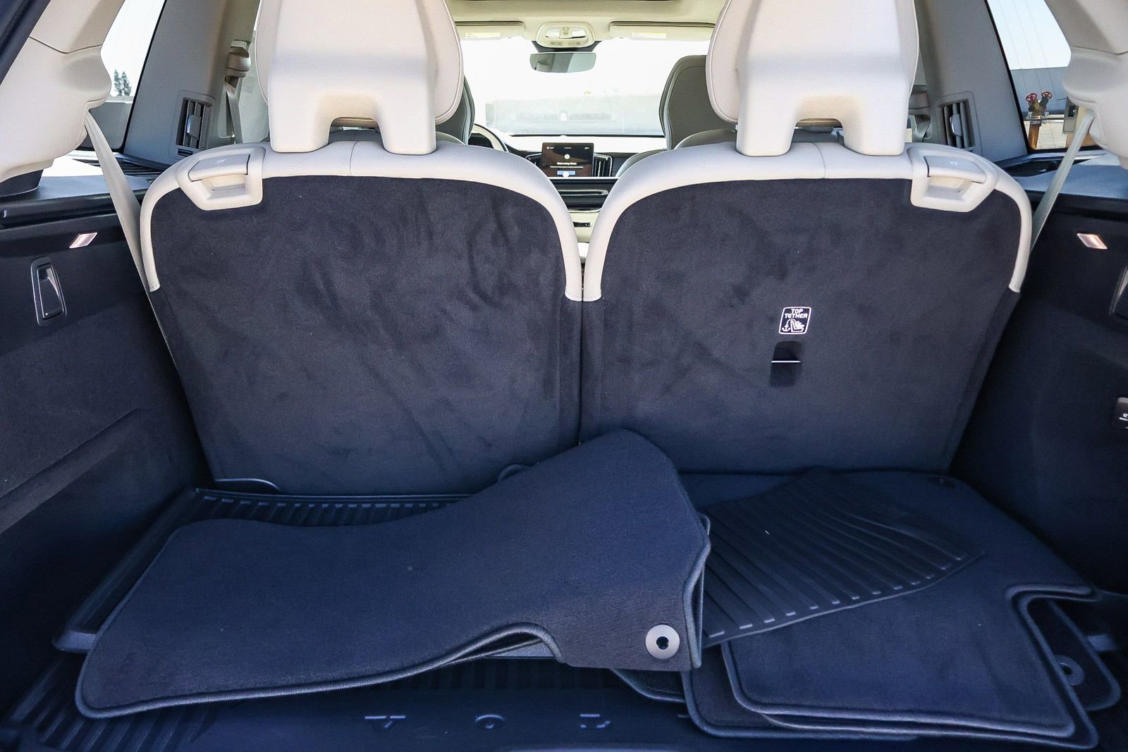 New 2026 Volvo XC90 B6 Ultra w/ Protection Package image 28