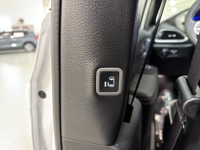 Used 2026 Chrysler Pacifica Limited FWD image 25