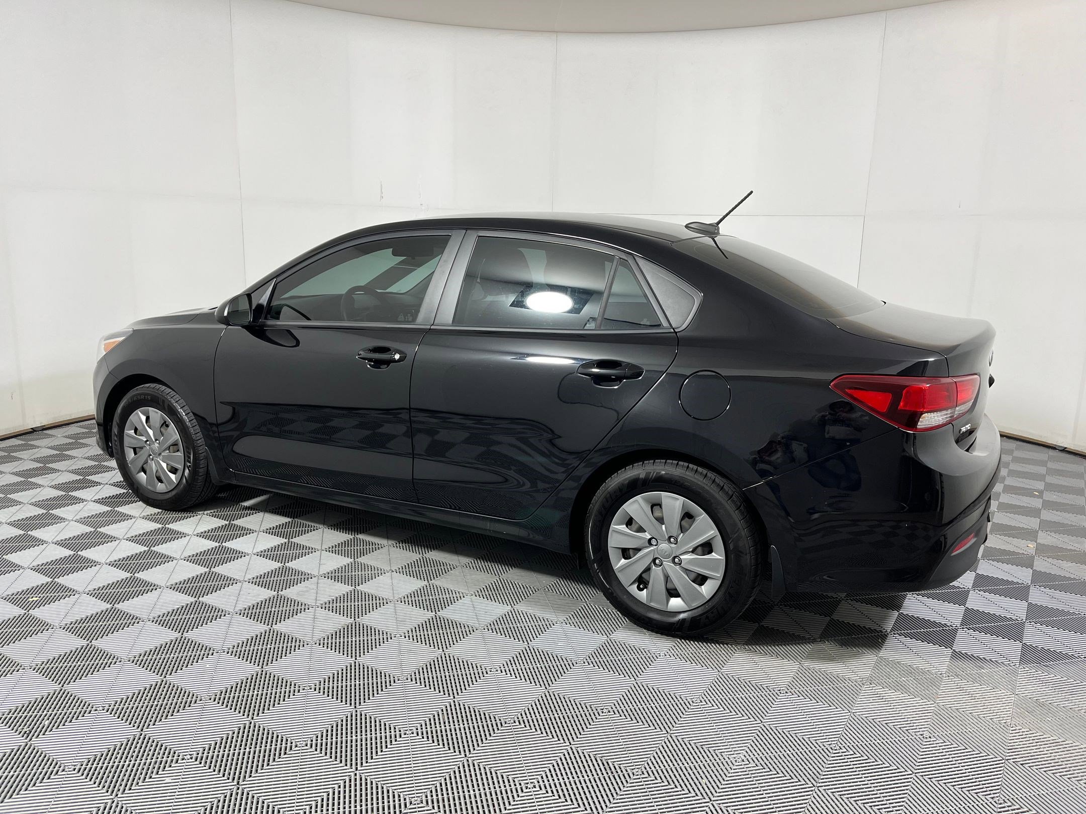 Used 2020 Kia Rio S image 2