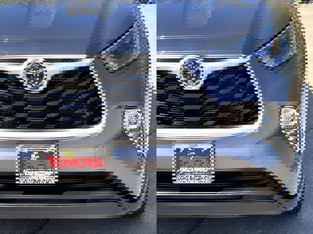 Used 2023 Toyota Highlander LE image 8