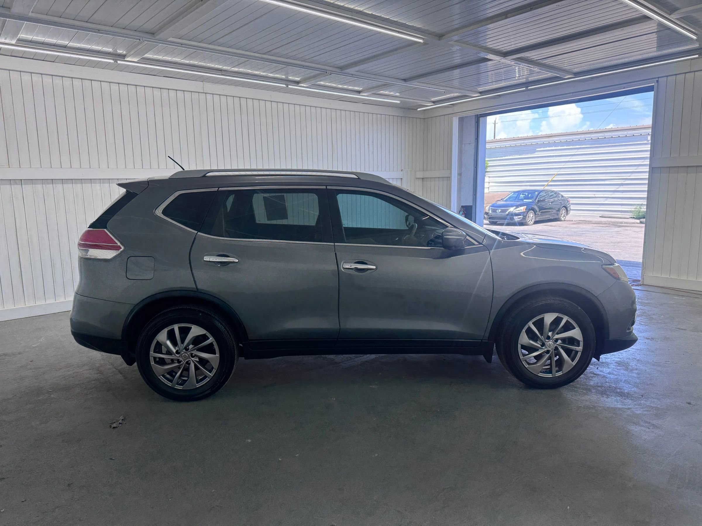 Used 2015 Nissan Rogue SL image 4