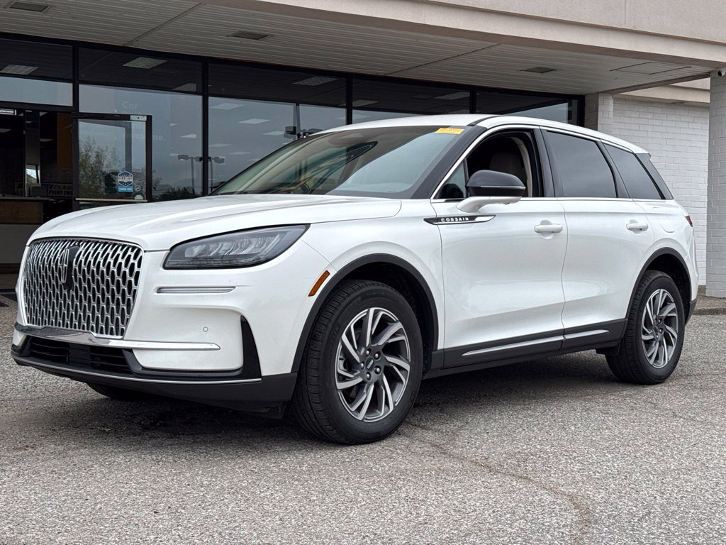 Used 2023 Lincoln Corsair AWD w/ Equipment Group 101A image 4