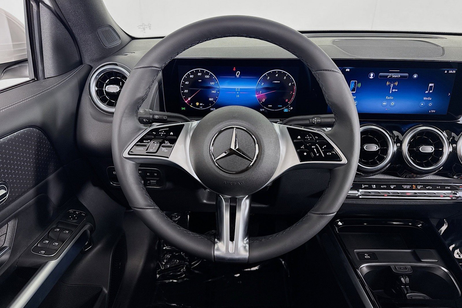 New 2026 Mercedes-Benz GLB 250 image 4