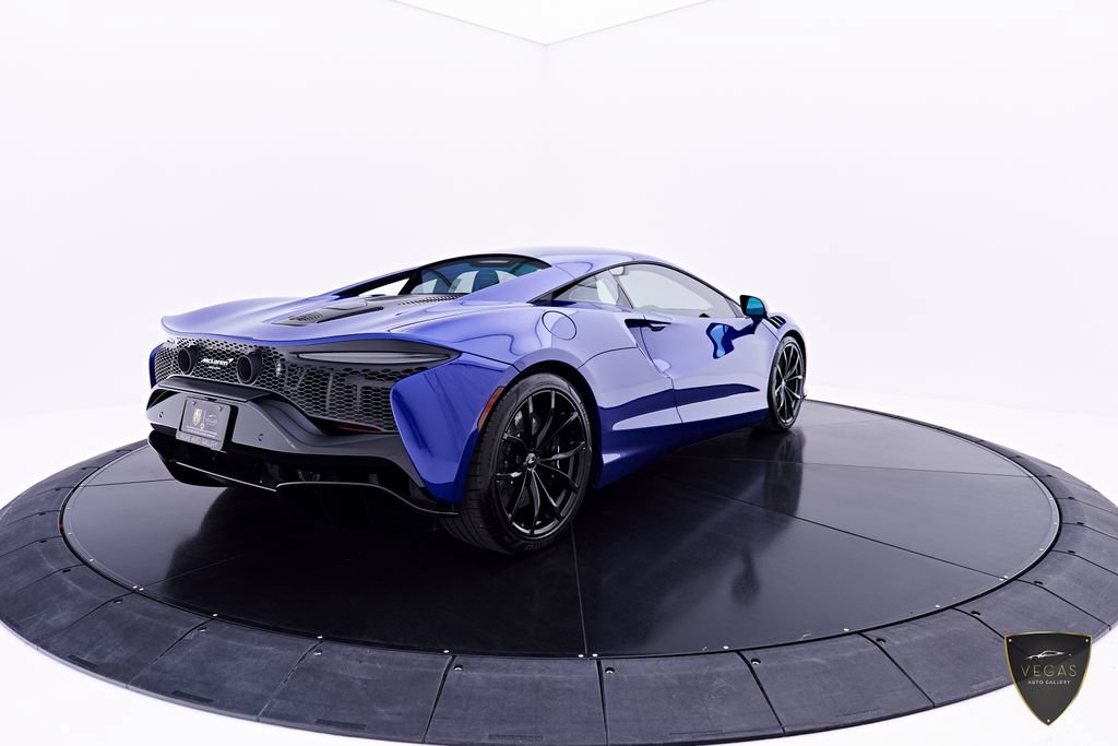 Used 2025 McLaren Artura RWD image 17