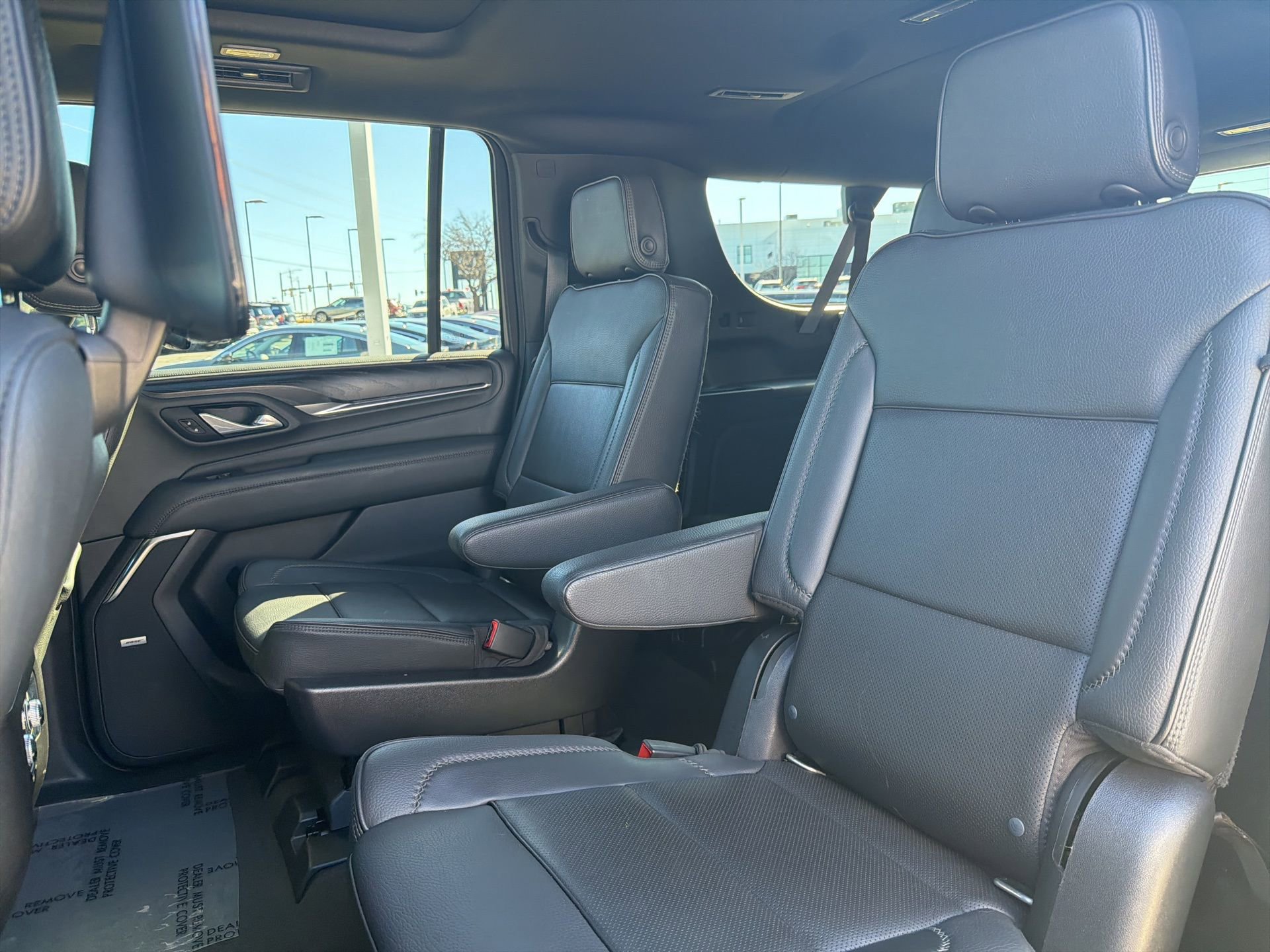 Used 2021 GMC Yukon XL Denali w/ Denali Premium Package image 7