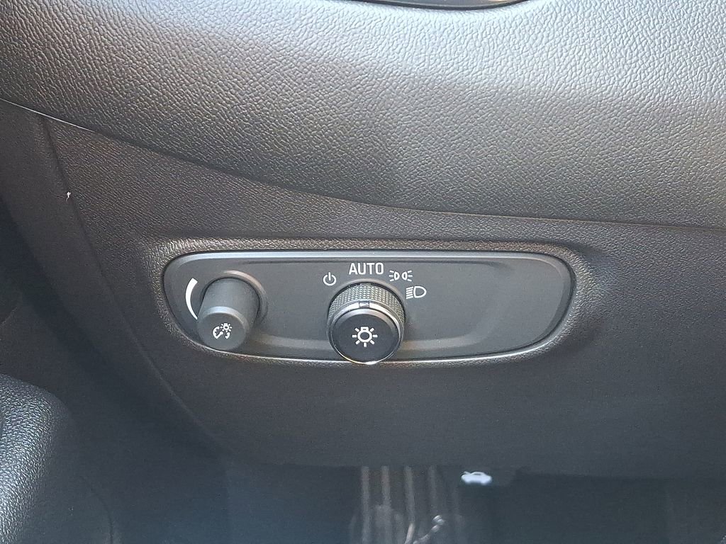 Certified 2023 Chevrolet Equinox RS FWD image 23