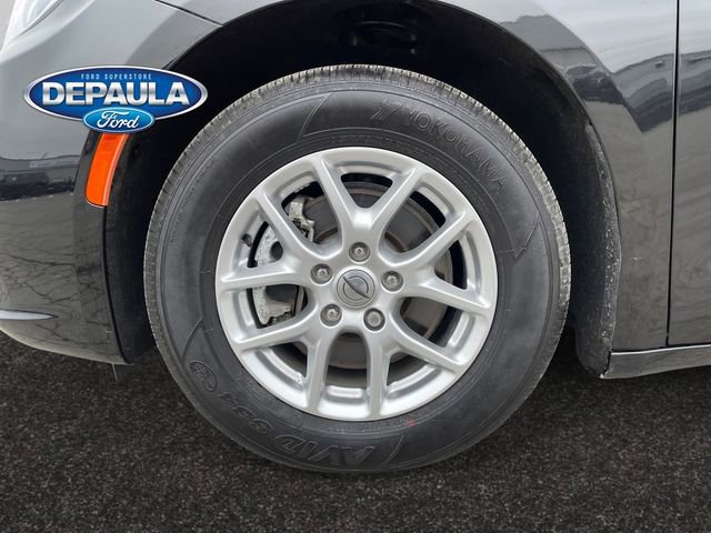 Used 2022 Chrysler Pacifica Touring-L image 18
