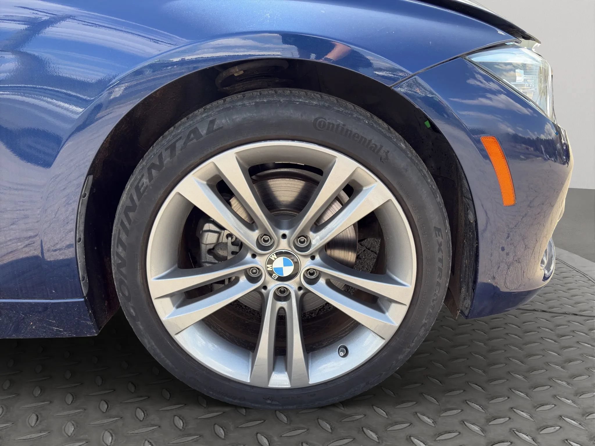 Used 2017 BMW 330i Sedan w/ Premium Package RWD image 29