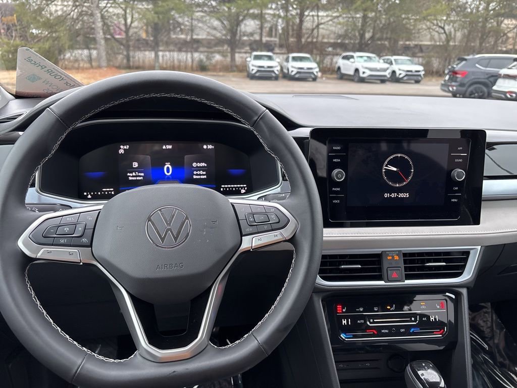 New 2025 Volkswagen Taos SE image 14