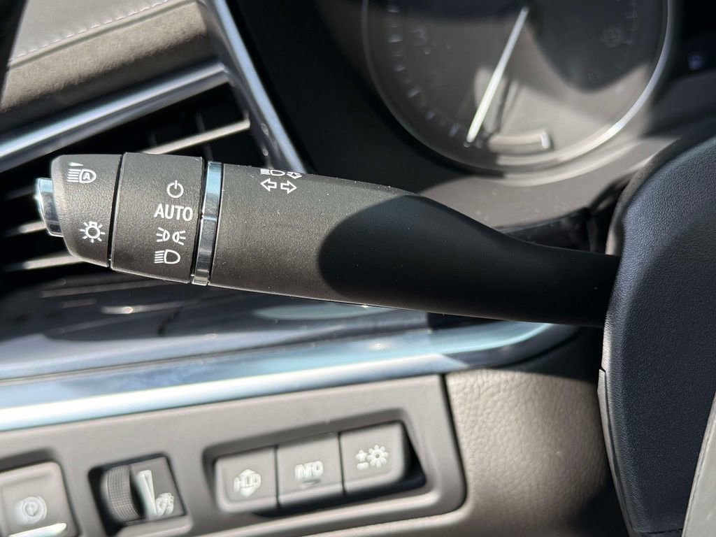 Used 2025 Cadillac XT6 Sport w/ Platinum Package image 31