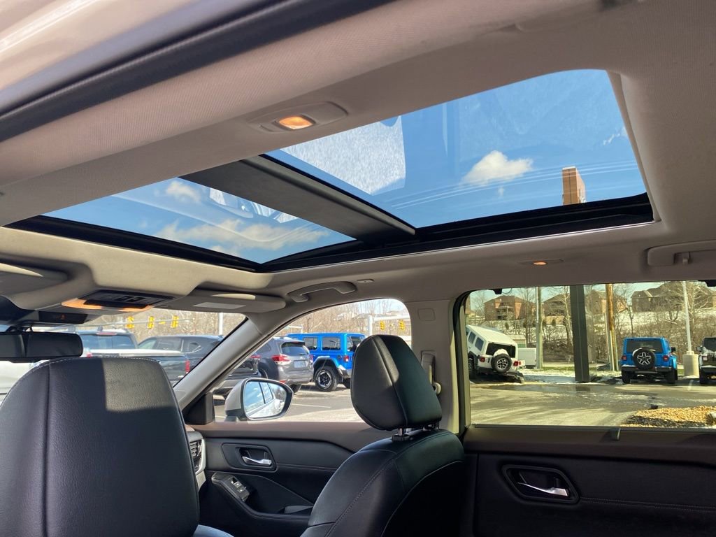 Used 2023 Nissan Rogue SL w/ SL Premium Package image 21