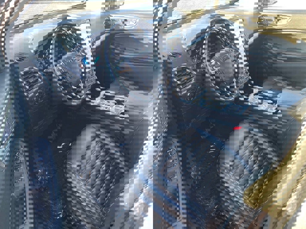 Used 2024 Ford Edge SEL image 7