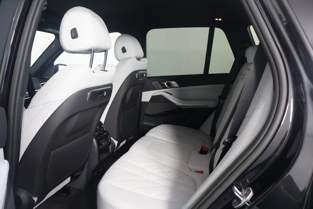 New 2026 BMW X5 xDrive50e image 6