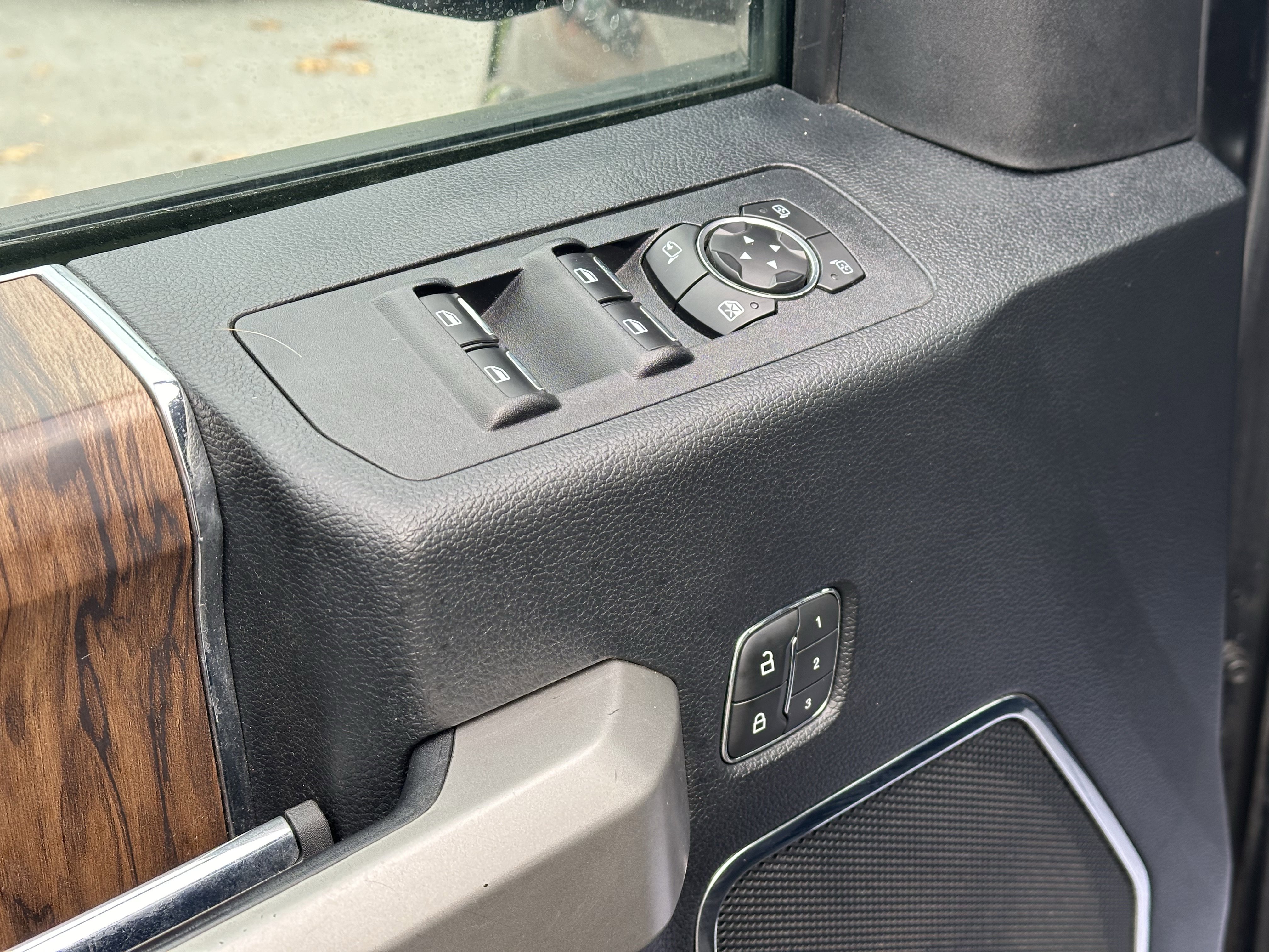 Used 2020 Ford F150 Lariat w/ Trailer Tow Package image 26