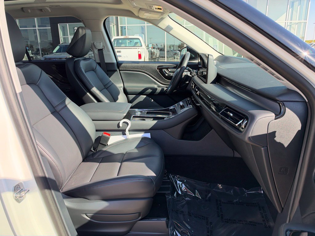 New 2027 Lincoln Aviator AWD image 32