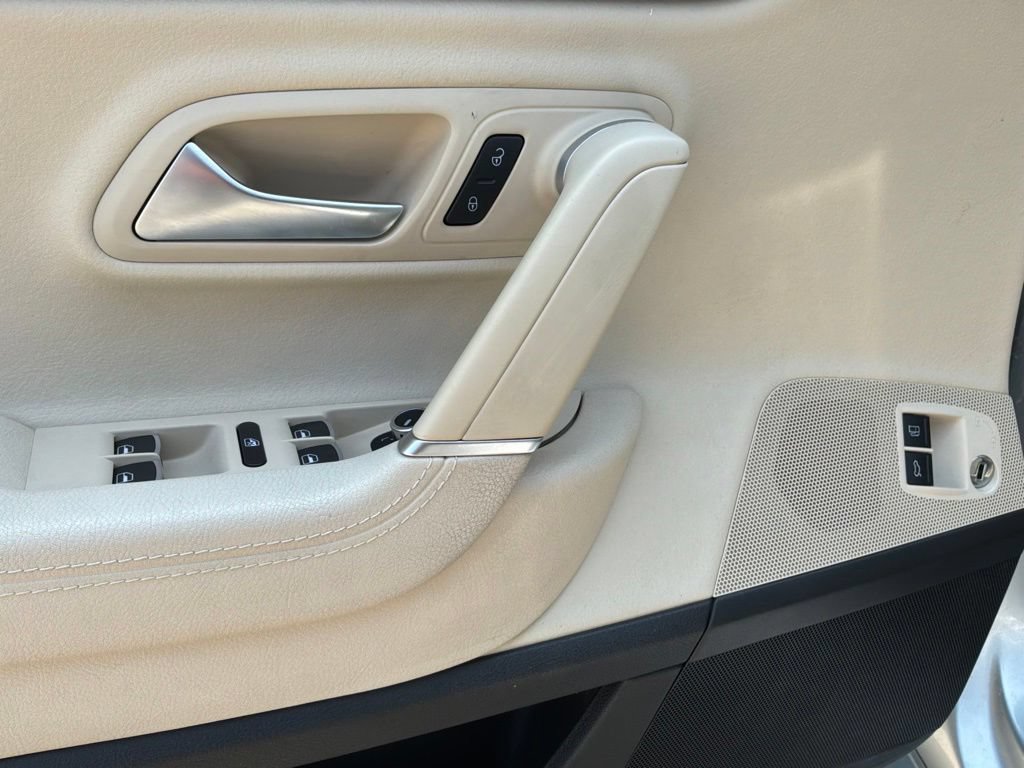Used 2012 Volkswagen CC Lux FWD image 16