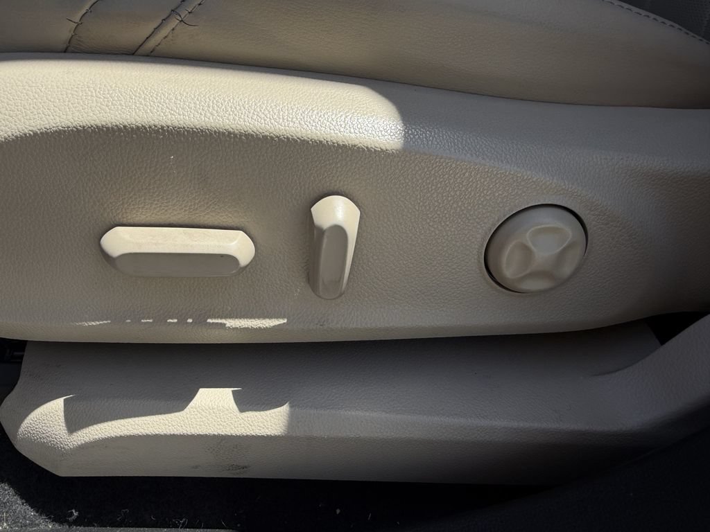 Used 2017 Buick Envision Essence FWD image 25