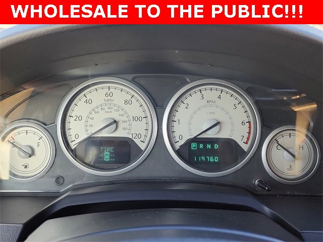 Used 2010 Chrysler Town & Country Touring image 27