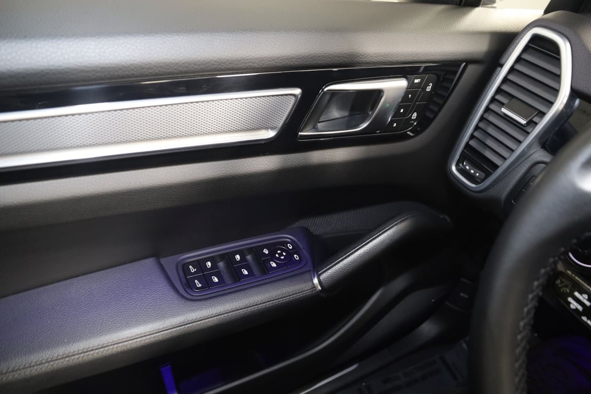 Used 2023 Porsche Cayenne Platinum Edition AWD/4WD image 29