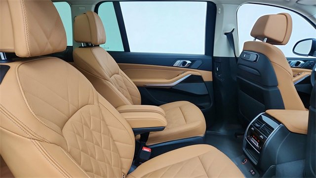 Used 2025 BMW X7 xDrive40i w/ Executive Package image 25