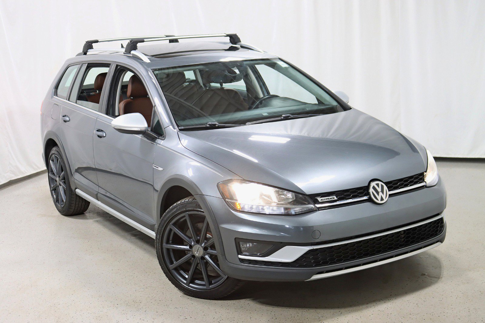 Used 2019 Volkswagen Golf Alltrack SE image 6