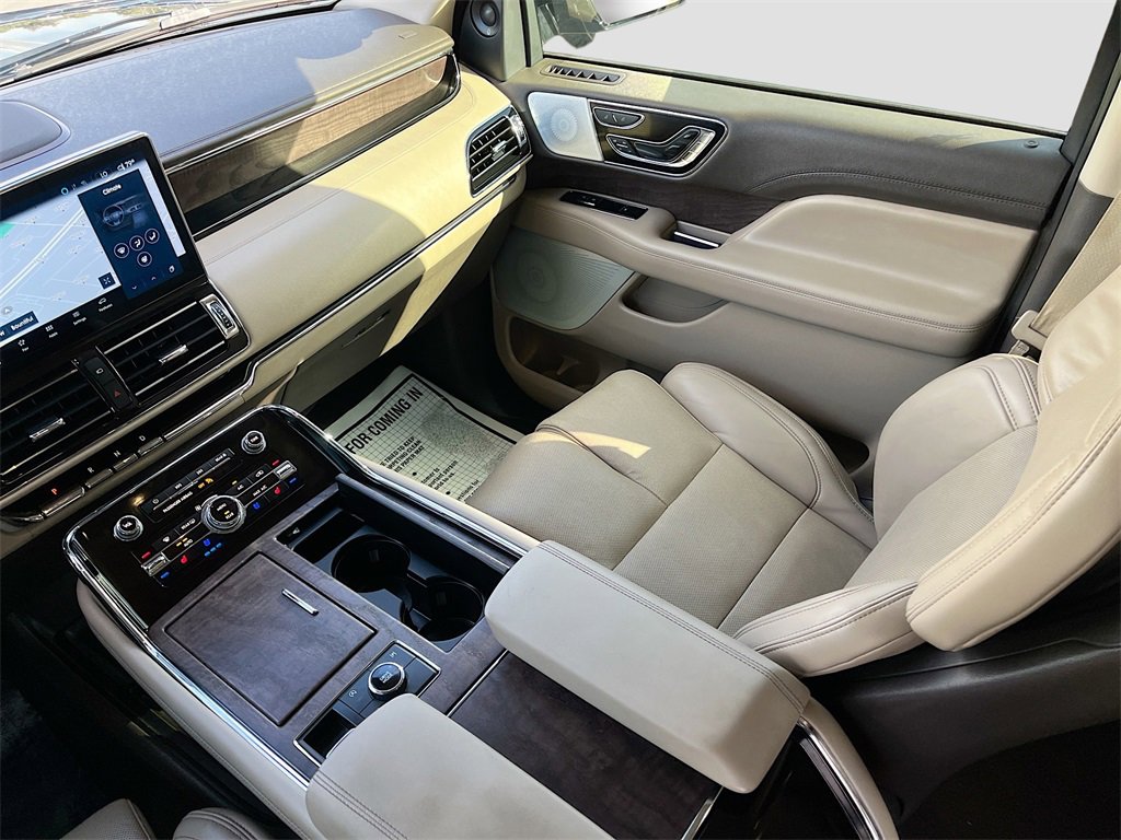 Used 2024 Lincoln Navigator Reserve image 25