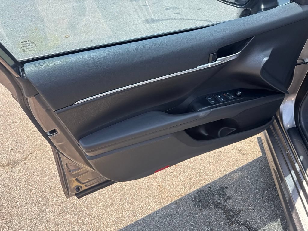 Used 2020 Toyota Camry SE FWD image 10