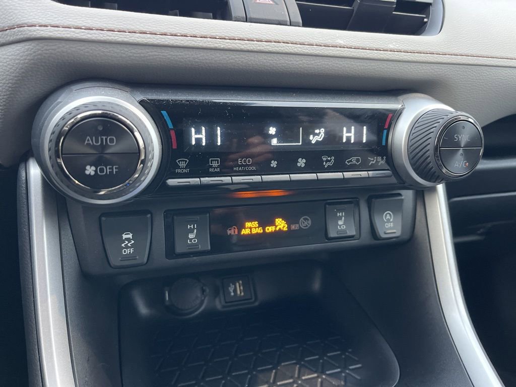 Used 2025 Toyota RAV4 XLE image 12