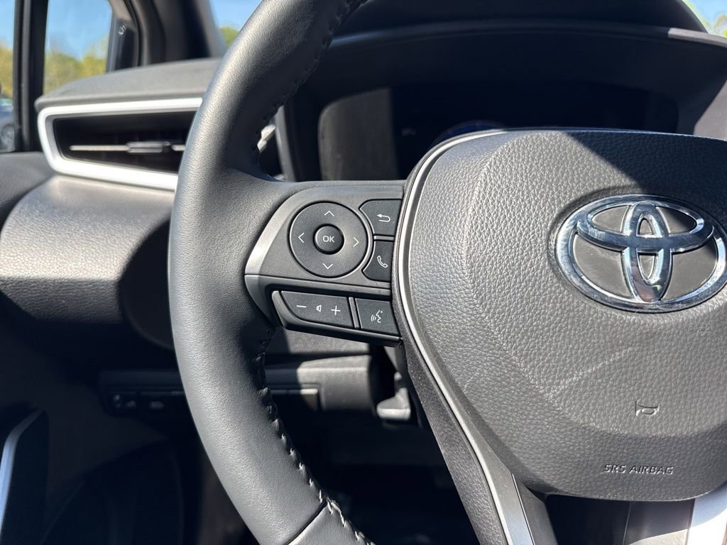 Used 2025 Toyota Corolla SE w/ SE Premium Package image 14